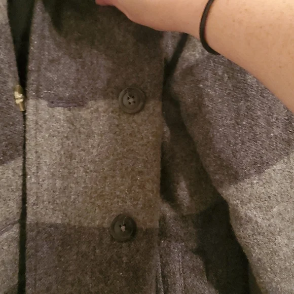 Old Navy girls dark gray and light gray stripped winter jacket. In EUC - Picture 3 of 5